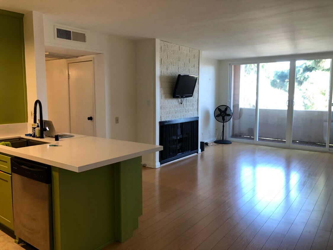 421 S La Fayette Park Plz Unit 529, Los Angeles, CA 90057 Condo for