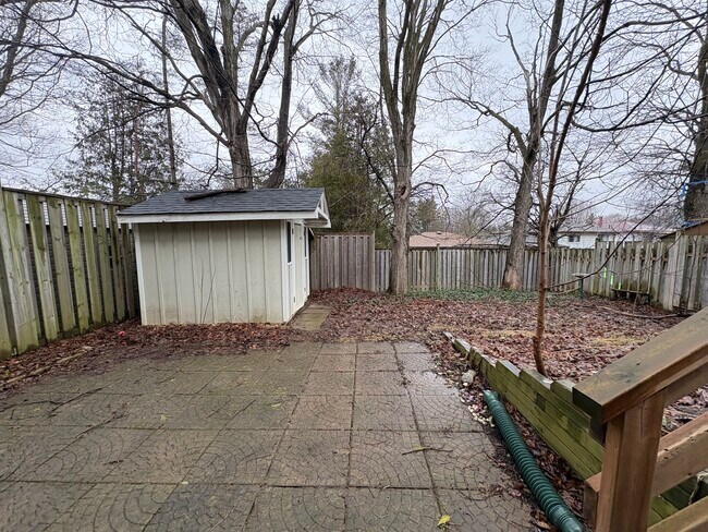 Photo du bâtiment - 136 Mooregate Crescent Kitchener Ontario N2M 2G1