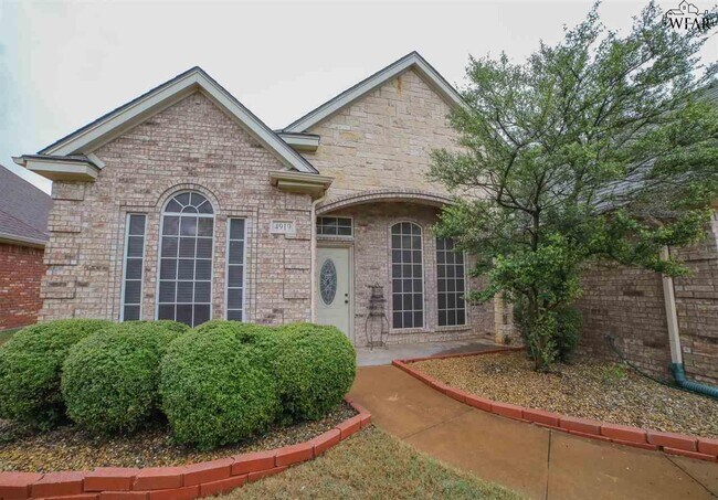 Foto del edificio - 4919 Silver Crest Dr