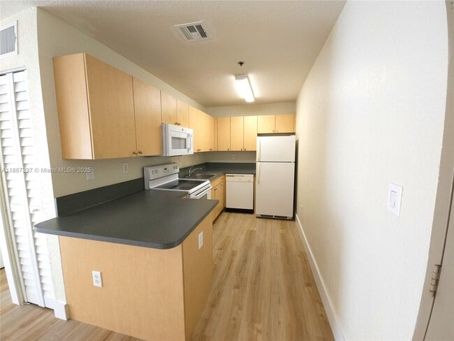 Foto del edificio - 437 SW 7th St