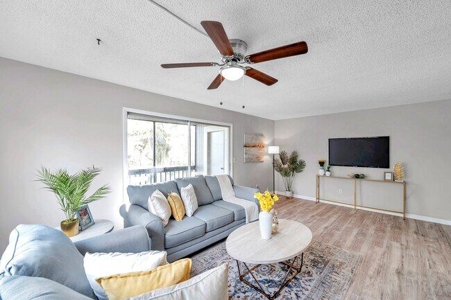Foto del edificio - 6311 Newtown Cir