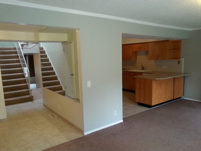 Building Photo - 1805 Laurelhurst Dr E