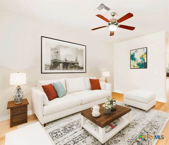 Foto del edificio - 13420 Lyndhurst St