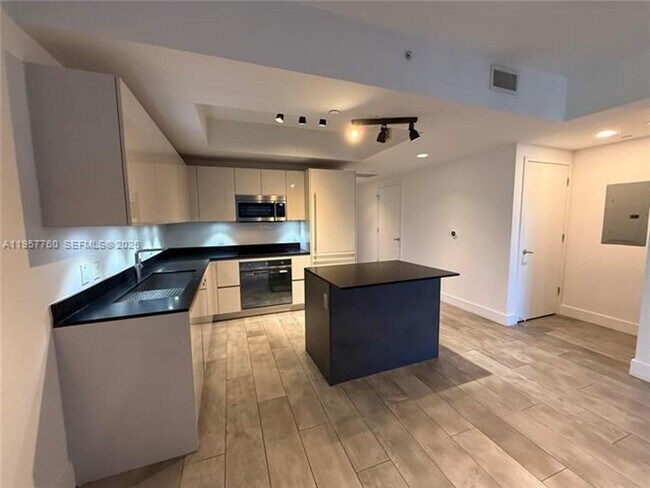 Photo - 1010 Brickell Ave Apartment