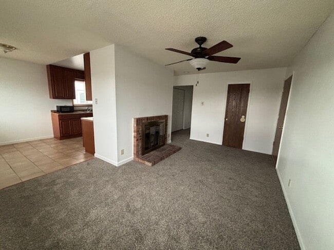 Building Photo - 402 Miller Ln
