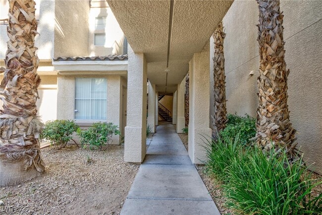 Building Photo - 7119 S Durango Dr