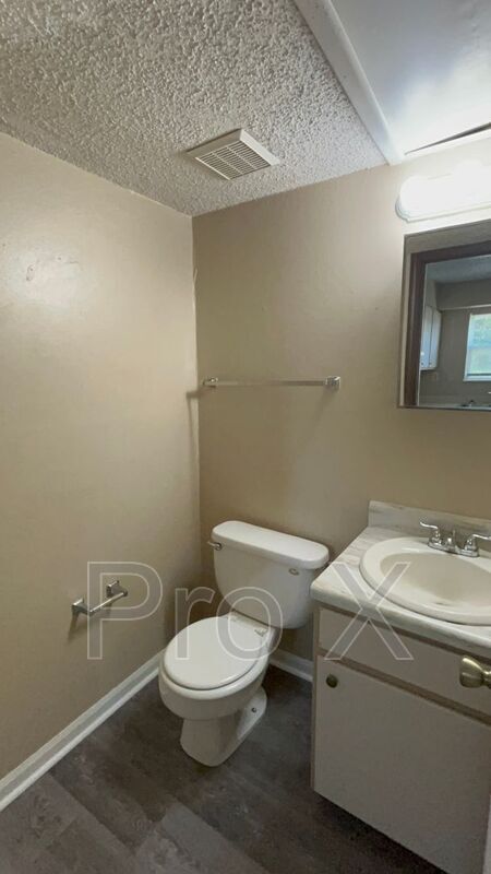 Building Photo - 3000 N Joplin St