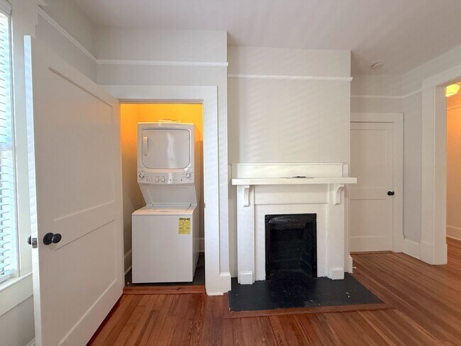 Foto del edificio - 1268 College St