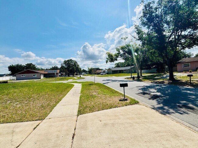 Foto del edificio - 9467 Montello Dr