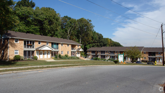 Building Photo - Green Valley Apartments