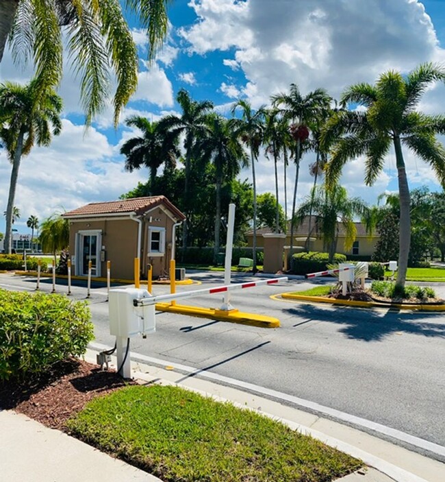 Foto del edificio - Beautiful Townhouse in Weston