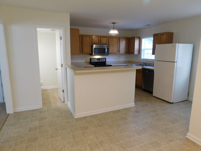 Foto del edificio - Townhouse Located Conveniently Near Base