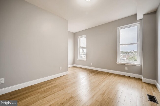 Foto del edificio - 2115 Homewood Ave