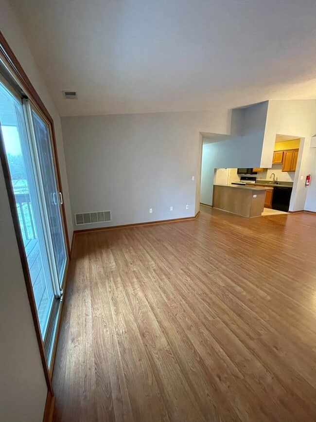 Building Photo - Two Bedroom Condo in Stadium Meadows! Flex...