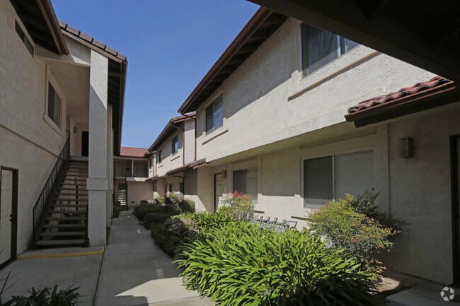 Foto del edificio - 6051 Greenleaf Ave