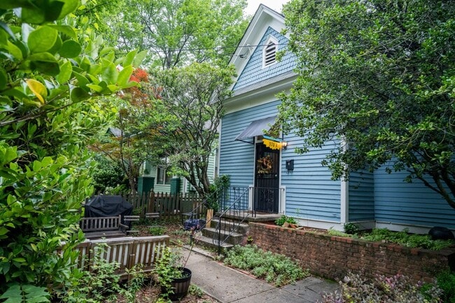 Building Photo - 370 Cherokee Ave SE