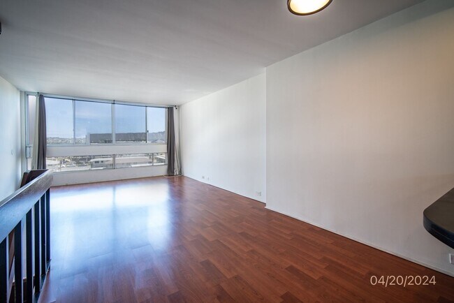 Foto del edificio - Clean 1BR/1BA/1PKG in Ala Wai Plaza Skyrise.