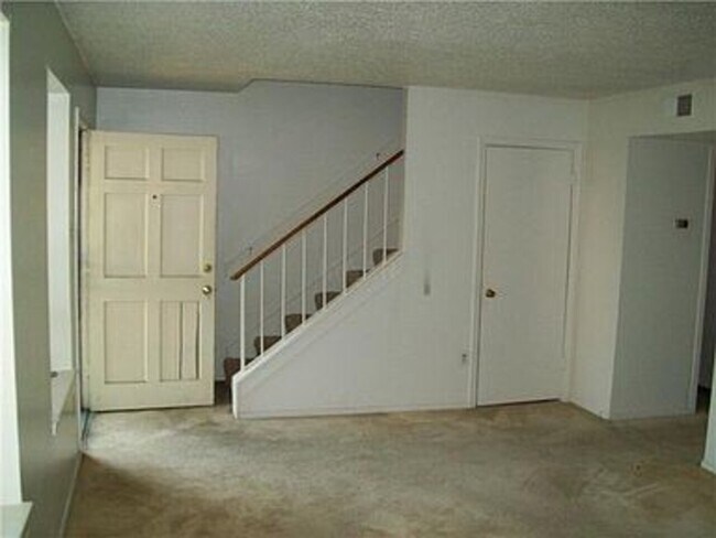 Building Photo - 4874 Chesterwood Court