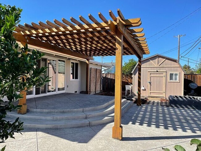 Foto del edificio - 735 Garner Ct