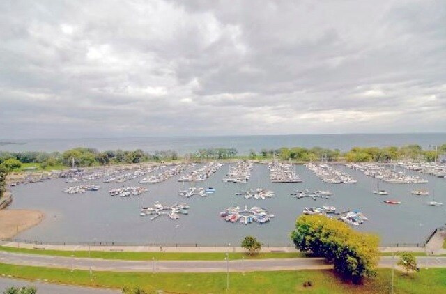Belmont Harbor - park your boat right outside your home :) - 3410 N Lake Shore Dr Apartment