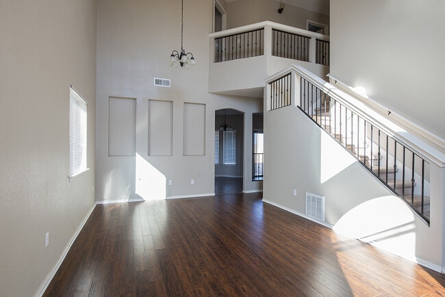Foto del edificio - BEAUTIFUL EASTSIDE HOME FOR RENT