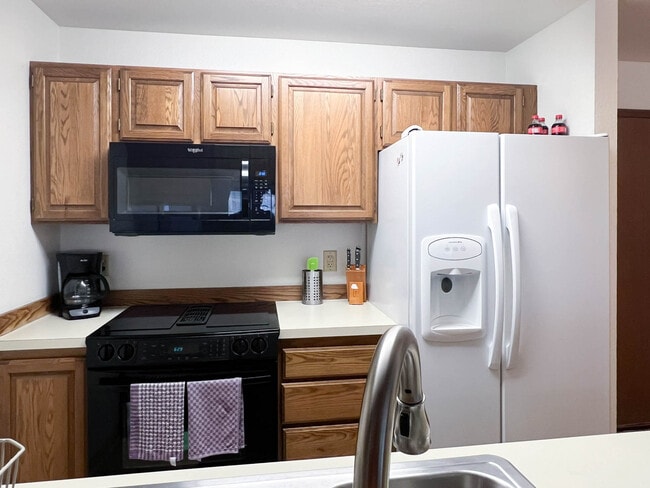 Building Photo - 380 E 11th Ave