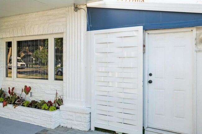 Building Photo - 1880 SW 15th St