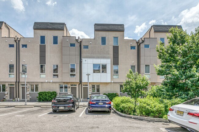 Foto del edificio - Queen Village Townhome with Parking