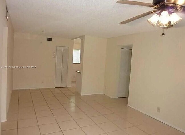 Foto del edificio - 514 Gardens Dr