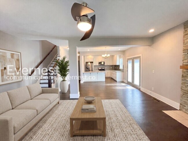 Building Photo - 1732 14th Ave N