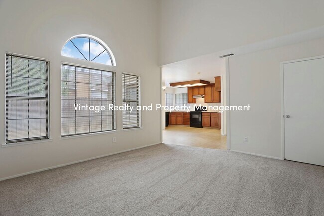 Foto del edificio - Back On The Rental Market Updated 3 Bedroo...