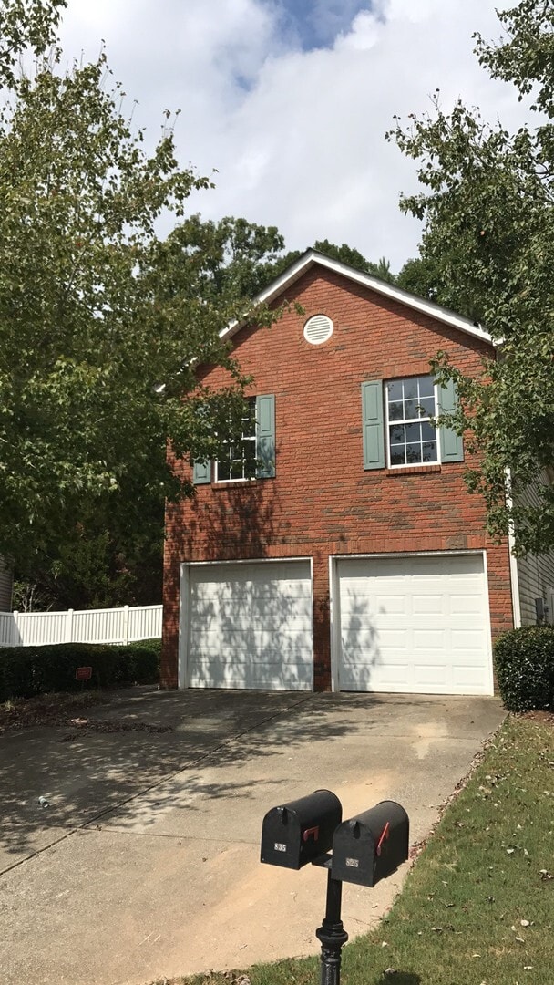 Building Photo - 835 Camelon Ct