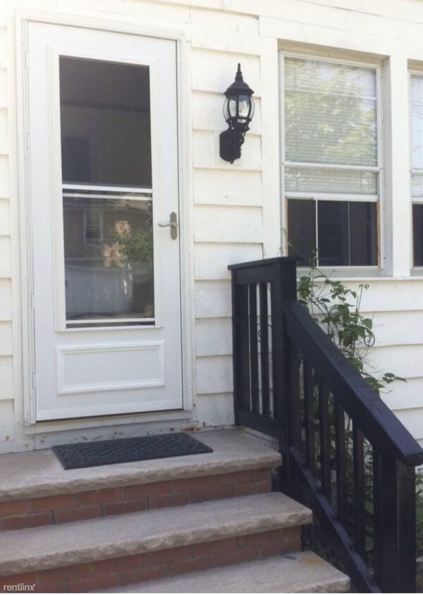 Primary Photo - 404 Abell Ave