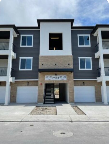 Primary Photo - 746 N 260 W