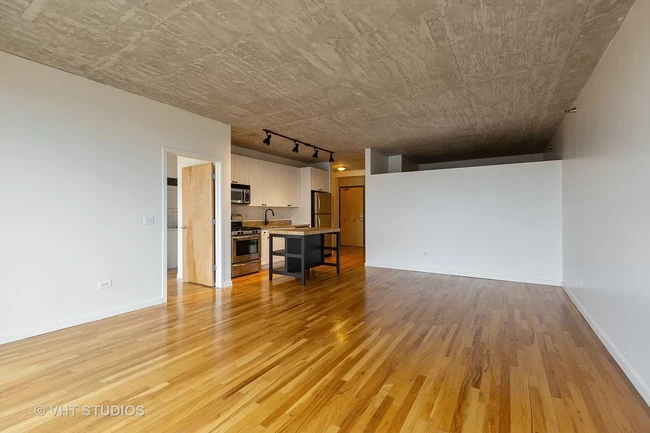 Large Kitchen / Dining Room / Living Room - 1845 S Michigan Ave