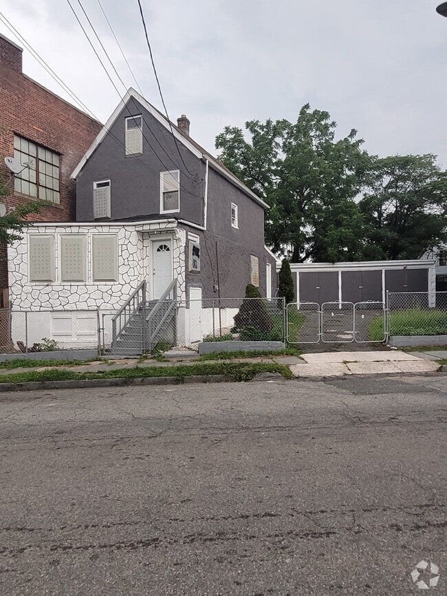 Building Photo - 712 S 14th St