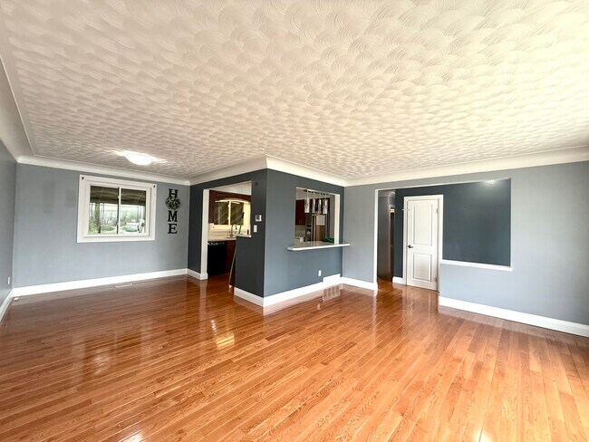 Photo du bâtiment - 585 Mohawk Rd E