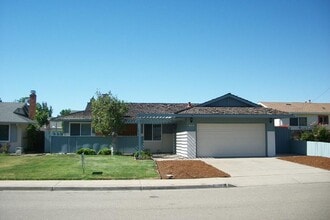 Building Photo - 852 Sunset Dr