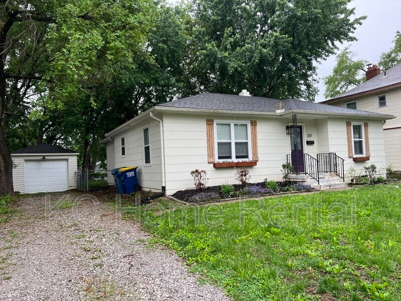207 E Brown St, Liberty, MO 64068 House Rental in Liberty, MO