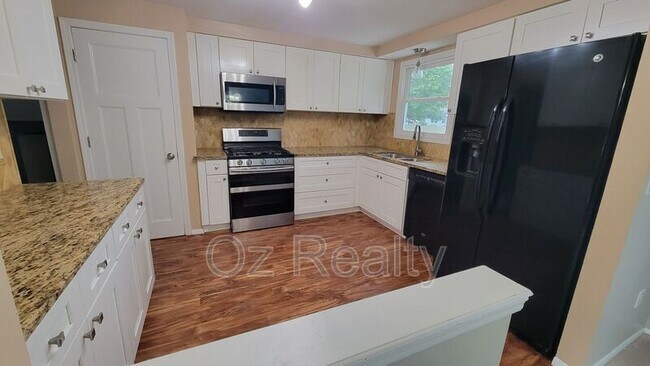 Building Photo - 3842 Farmbrook Dr