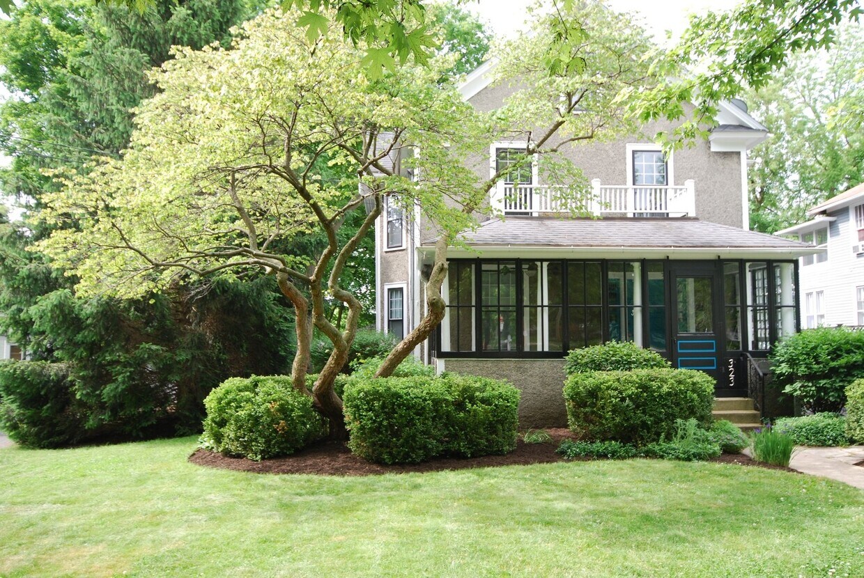 323 W Maple Ave, Libertyville, IL 60048 House Rental in Libertyville