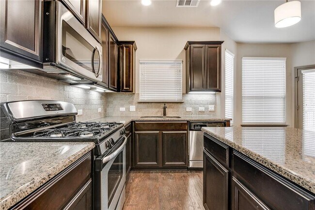 Building Photo - 10905 Vetters Ct