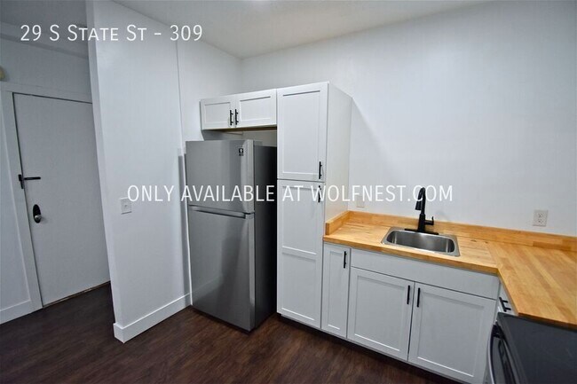 Foto del edificio - Remodeled Downtown Studio Condo! No Deposi...