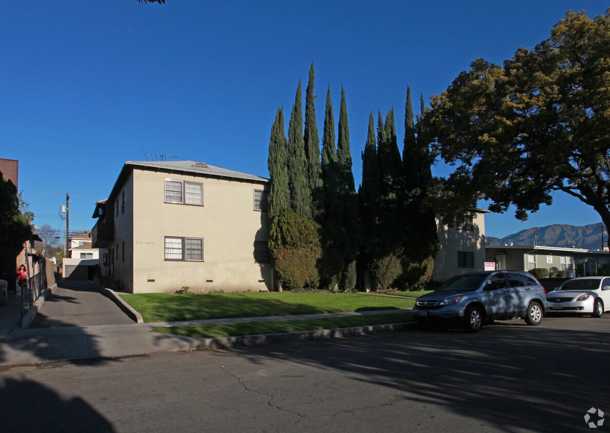 Building Photo - 925-935 W Angeleno Ave