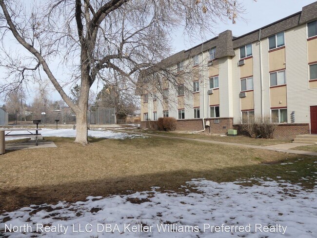 Foto del edificio - 3 br, 1 bath Condo - 707 W. 96th Ave. #18