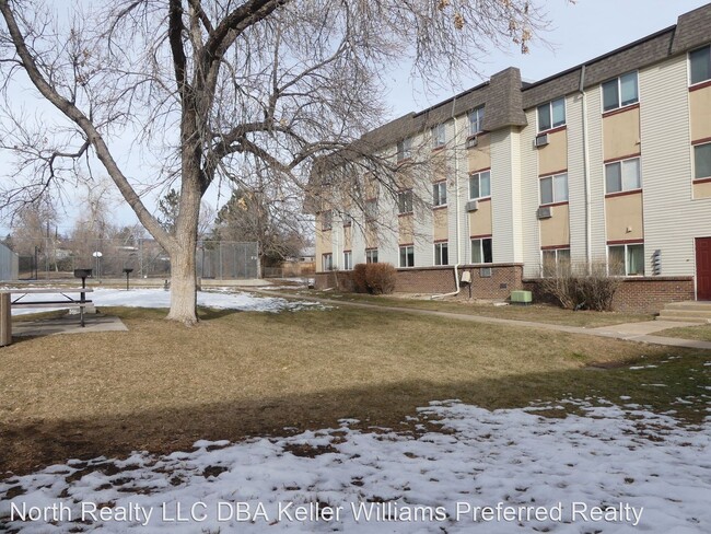 Building Photo - 3 br, 1 bath Condo - 707 W. 96th Ave. #18