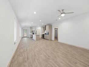 Building Photo - 12733 Ermine St