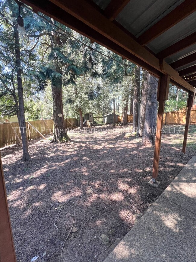 Building Photo - Charming 3 Bed, 2.5 Bath Oregon City Renta...