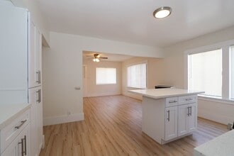 Building Photo - 2384 Linden Ave