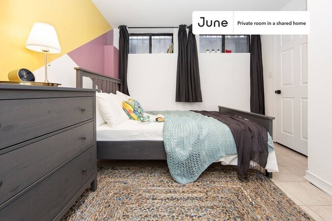 Foto del edificio - Room in Shared 3.0 bed/1 bath home